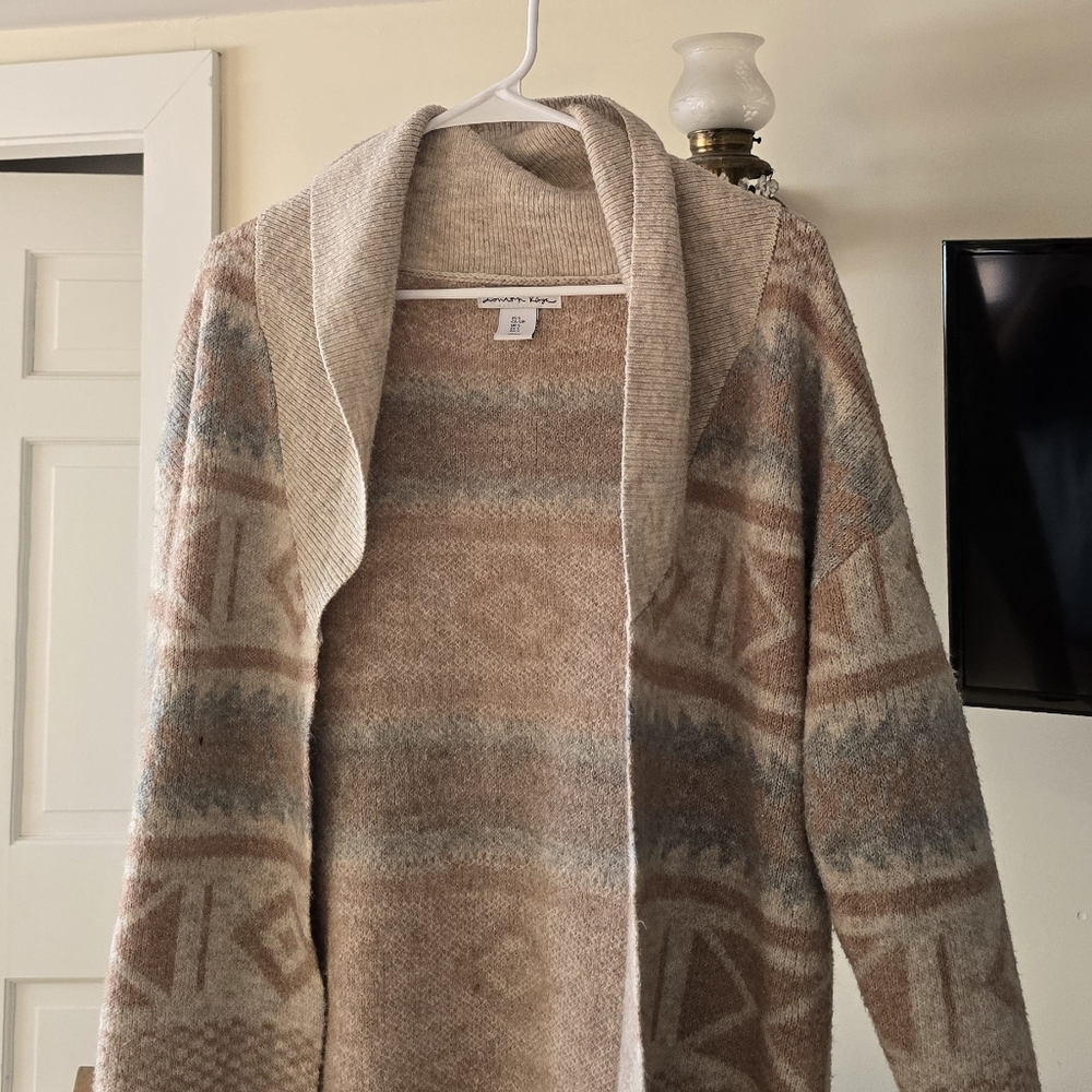 Patterned Beige and Gray Cardigan